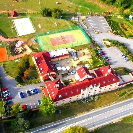 Hotel Allvet Drnovice  Екстериор снимка