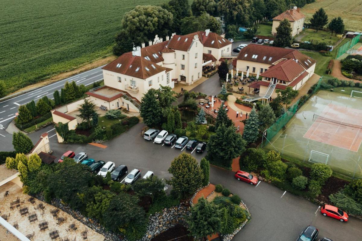 Hotel Allvet Drnovice  Екстериор снимка