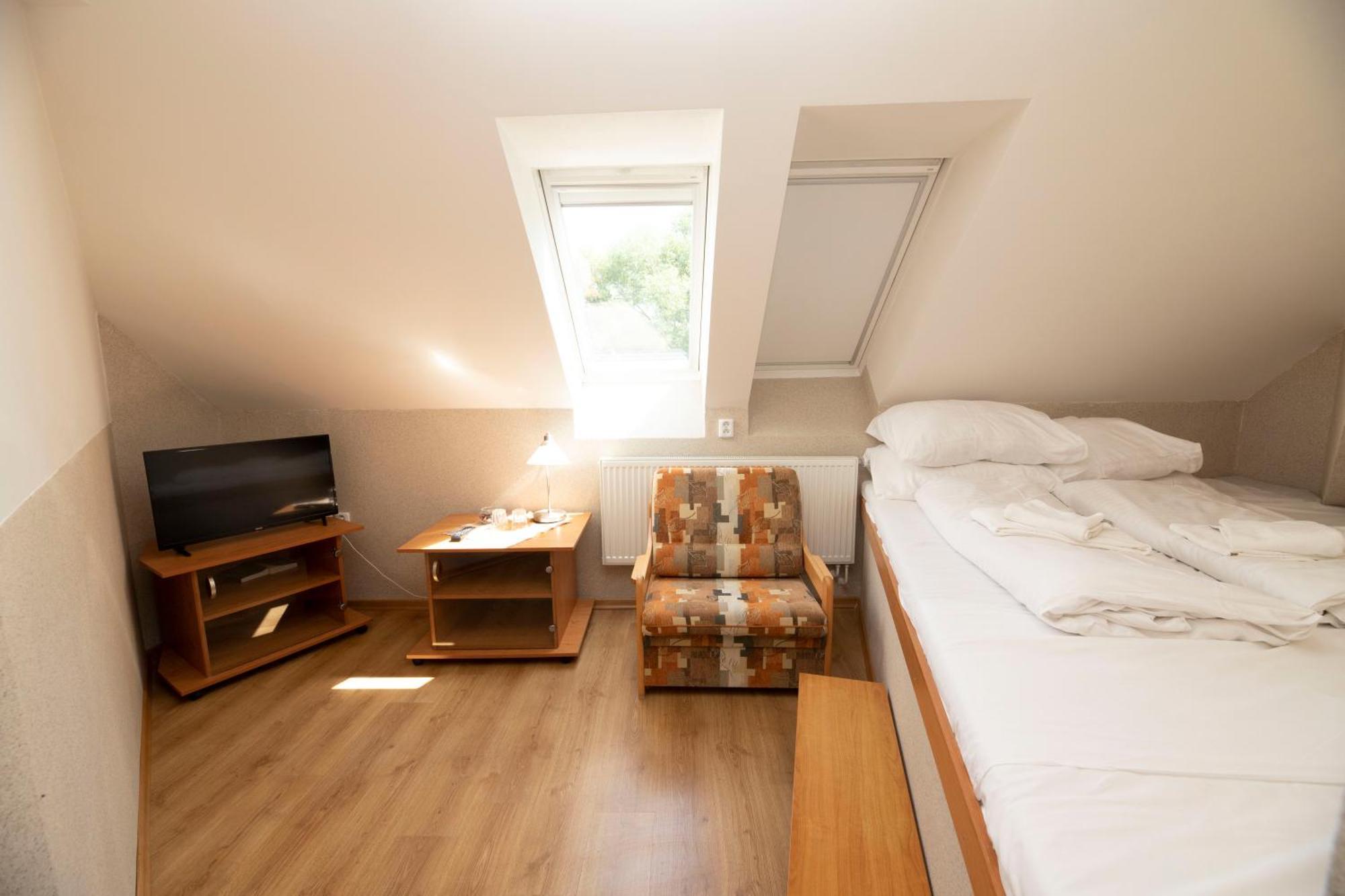 Hotel Allvet Drnovice  Екстериор снимка