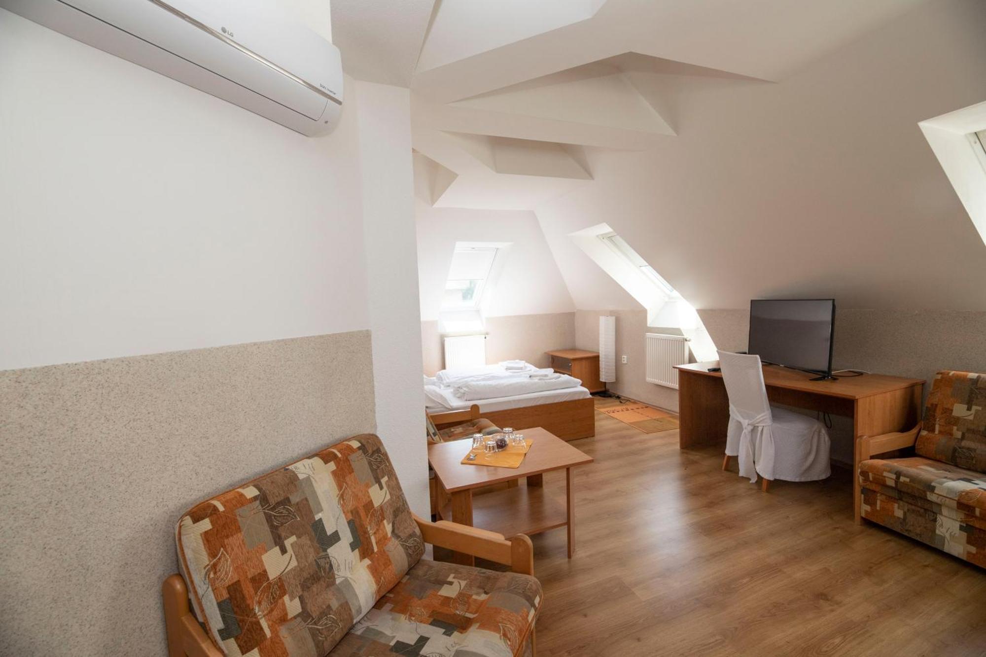 Hotel Allvet Drnovice  Екстериор снимка