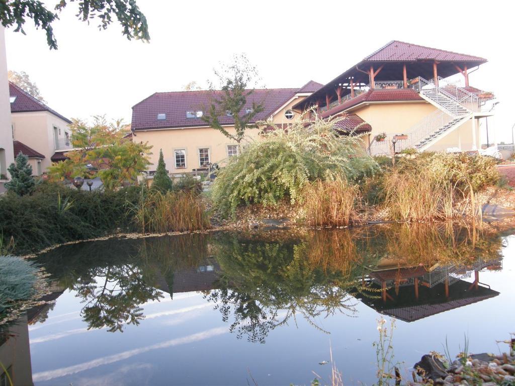 Hotel Allvet Drnovice  Екстериор снимка